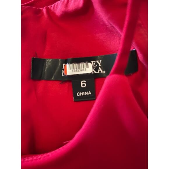 Badgley Mischka Crossover Ruffle Gown 8 Red Cold Shoulder Formal Maxi - Picture 6 of 9